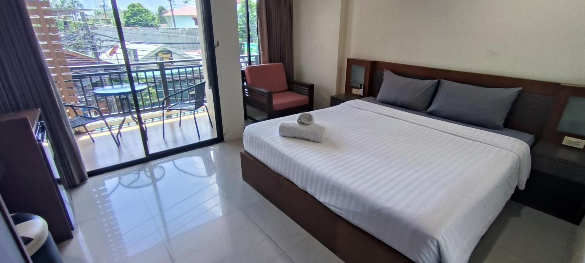 Kanpai Hotel Patong Extérieur photo