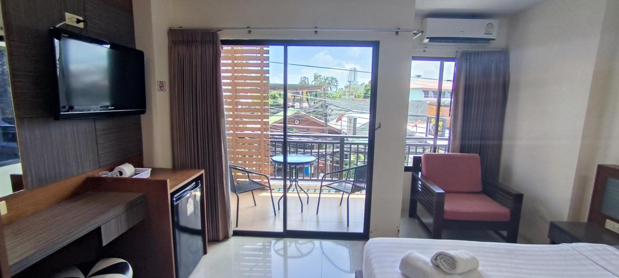 Kanpai Hotel Patong Extérieur photo