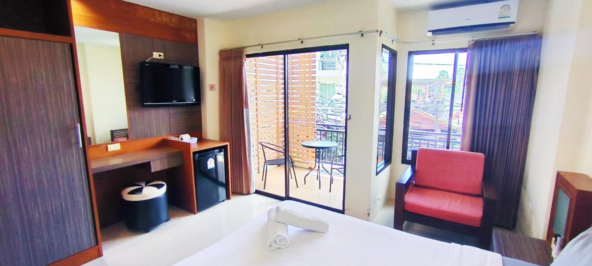Kanpai Hotel Patong Extérieur photo